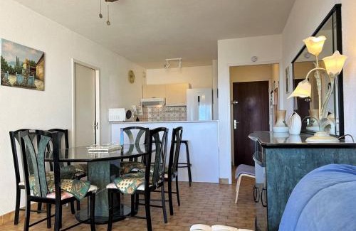 Le Lavandou Apartamento | Appartement 2 pièces, 4 couchages - Terrasse, parking, proche plage - Le Lavandou - FR-1-251-543