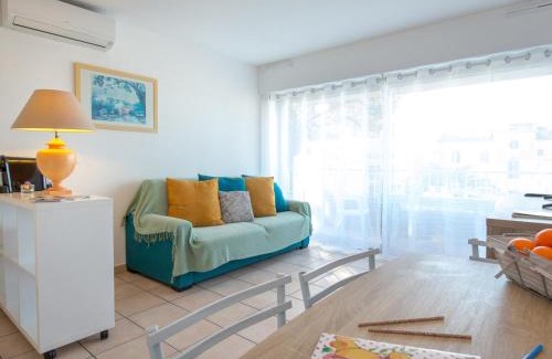 Saint-Raphael Apartamento | Appartement 2 pièces avec Terrasse - Plage à 50m - Climatisé - Proche Gare et Commerces - FR-1-466A-4