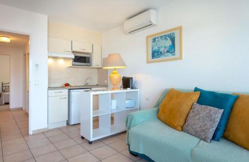 Saint-Raphael Apartamento | Appartement 2 pièces avec Terrasse - Plage à 50m - Climatisé - Proche Gare et Commerces - FR-1-466A-4