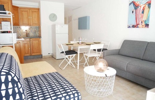 Carnac Apartamento | Appartement 2P à Carnac, à 50m de la Plage, Terrasse S/O, 4 Pers., Parking, Confort Moderne - FR-1-477-152