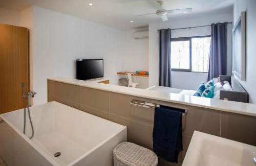 Grande Riviere Noire Apartamento | Appartement 3 chambres pied dans l'eau avec plage et grande piscine