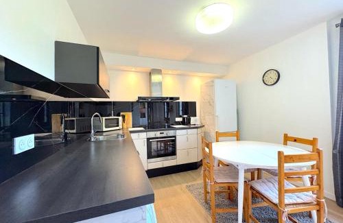 Cran-Gevrier Apartamento | Appartement 3 chambres vue sur Annecy dans maison avec climatisation