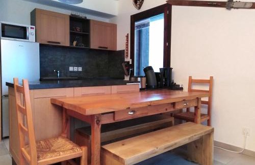 Plagne Centre Apartamento | Appartement 3 pièces moderne avec terrasse, vue Mont Blanc, à 100m des pistes, garage et WiFi inclus - FR-1-351-119