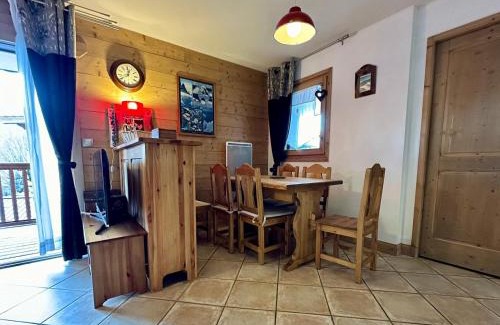 Les Carroz-d'Araches Apartamento | Appartement 3 pièces avec garage, terrasse, proche pistes et commerces à Arâches-la-Frasse - FR-1-572-250