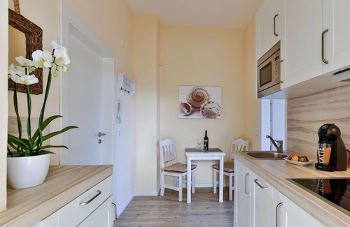 Wenningstedt-Braderup Apartamento | Appartement 5 mit Südbalkon in strandnaher Lage - Bäderstil-Villa in Wenningstedt/Sylt