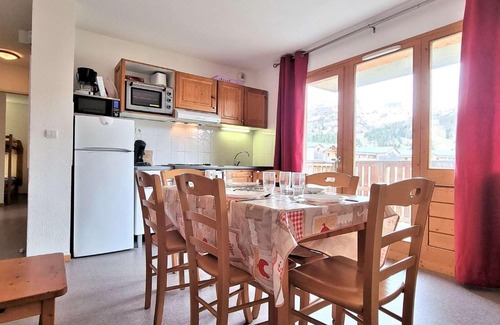 Saint-Etienne-en-Devoluy Apartamento | Appartement 8 pers avec balcon, proche commerces et pistes, casier à ski - FR-1-525-199