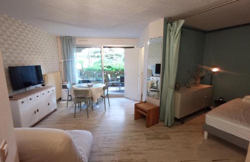 Mandelieu-La-Napoule Apartamento | Appartement au calme (2 à 4 Pers.) avec Piscines + Parking
