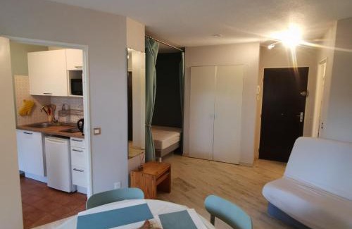 Mandelieu-La-Napoule Apartamento | Appartement au calme (2 à 4 Pers.) avec Piscines + Parking