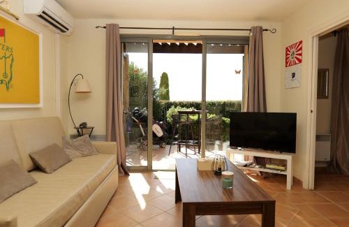 Saumane-de-Vaucluse Apartamento | Appartement au coeur du Golf de Saumane