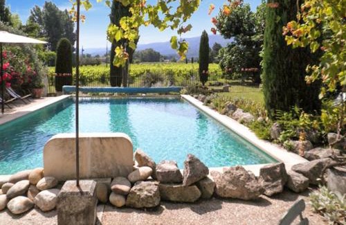 Oppede Apartamento | Appartement accueillant avec piscine à Oppède 70 m², vue montagne
