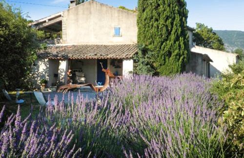 Oppede Apartamento | Appartement accueillant avec piscine à Oppède 70 m², vue montagne