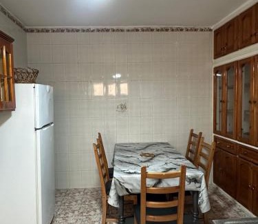Al Hoceima Apartamento | Appartement au cœur du centre d'Al Hoceïma situé au 4ème ETG