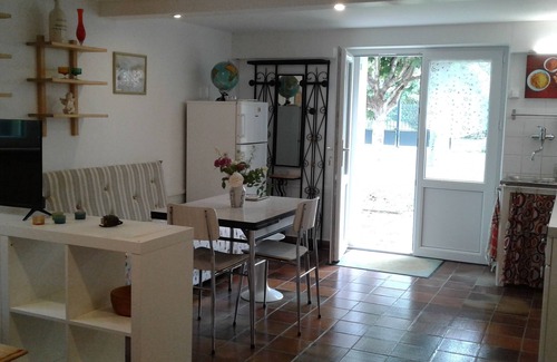 Montignac Apartamento | Appartement au Calme Dans un Parc Ombragé