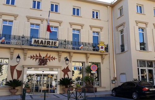 Pierrefeu-du-Var Apartamento | Appartement au Milieu des Vignes