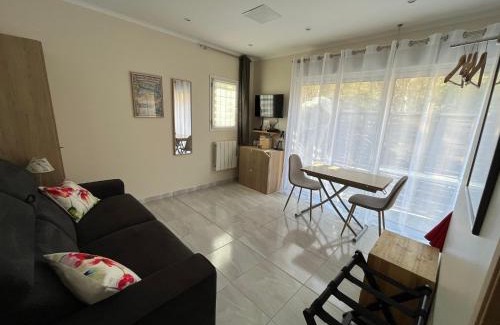 Tourrettes-sur-Loup Apartamento | Appartement au calme dans un espace arboré