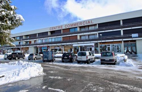 Chamrousse Apartamento | Appartement au pied des pistes avec parking et cuisine équipée à Chamrousse - FR-1-549-11