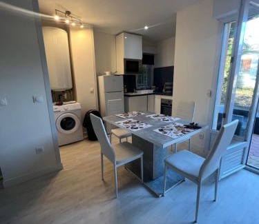 Beaumont-sur-Oise Apartamento | Appartement avec place de parking privé et jardin