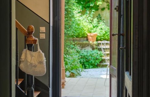 Bourg-sur-Gironde Apartamento | Appartement avec son patio dans centre historique de Bourg