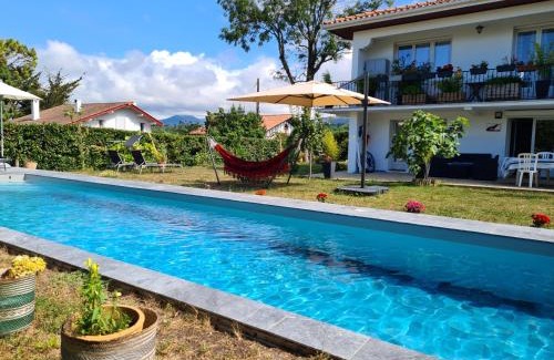Hendaye Apartamento | Appartement avec cuisine et grande piscine chauffée