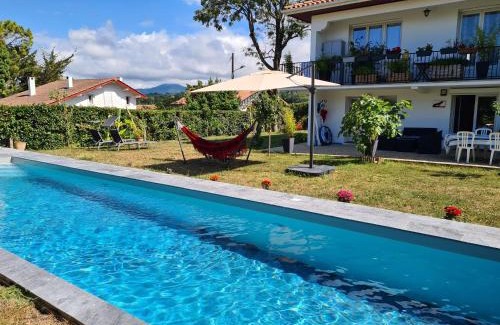 Hendaye Apartamento | Appartement avec cuisine et grande piscine chauffée