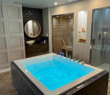 Downtown Angers Apartamento | Appartement avec Jacuzzi Sauna & Home Cinéma - Nid d'Angers