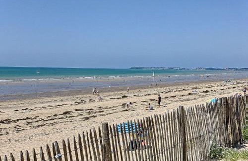 Jullouville-les-Pins Apartamento | Appartement cosy à 100m de la plage et des commerces, centre de Jullouville - FR-1-361-37