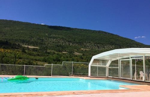La Roche-sur-le-Buis Apartamento | Appartement chaleureux avec piscine à La Roche-sur-le-Buis - 90 m²
