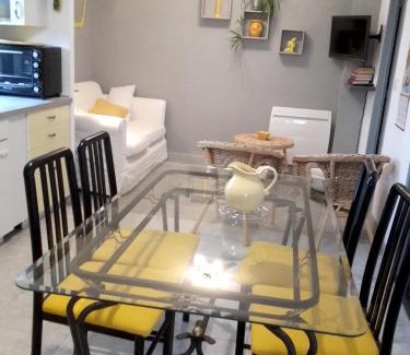 Villeneuve d'Aveyron Apartamento | Appartement cosy à Villeneuve avec jardin privé
