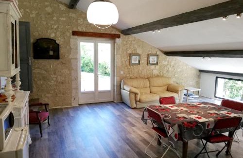 Castera-Lectourois Apartamento | Appartement charmant a Castera Lectourois avec piscine partagee