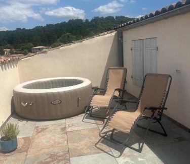 Montelimar Apartamento | Appartement chaleureux avec jacuzzi-Terrasses rooftop-Rafraîchisseur-Parking-wifi
