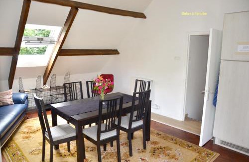 Orgnac-sur-Vezere Apartamento | Appartement charmant Orgnac-sur-Vézère avec jardin et parking