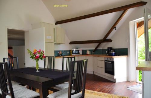 Orgnac-sur-Vezere Apartamento | Appartement charmant Orgnac-sur-Vézère avec jardin et parking