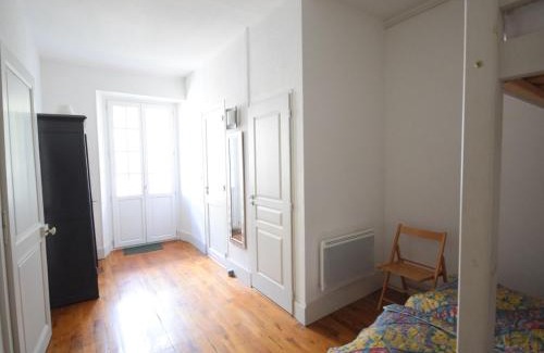 Evian-les-Bains Apartamento | Appartement charmant avec balcon, wifi et animaux admis à Évian-les-Bains - FR-1-498-14