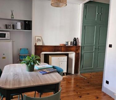 Chaudes-Aigues Apartamento | Appartement chez la fleuriste