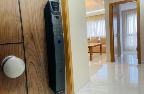 Luxus Apartamento | Appartement chic , 3 chambres , proche centre-ville -plage -aéroport, parking privé