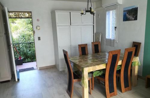 Cavalaire-sur-Mer Apartamento | Appartement classé 3 étoiles au 1er étage d'une maison avec jardin dans un quartier calme
