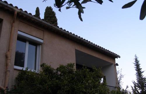 Cavalaire-sur-Mer Apartamento | Appartement classé 3 étoiles au 1er étage d'une maison avec jardin dans un quartier calme