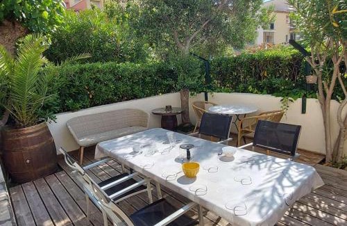 Le Grau-dʼAgde Apartamento | Appartement climatisé 3 pièces, 6 pers, terrasse, BBQ, parking privé, à 100 m de la plage - FR-1-423-253