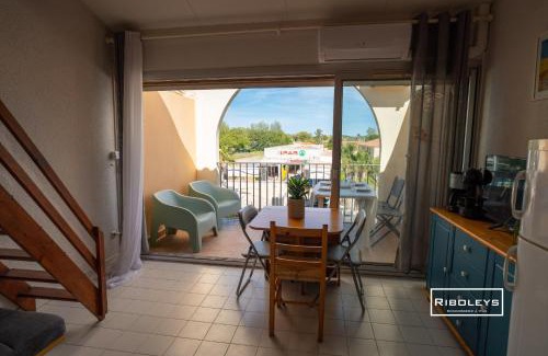 Vias Apartamento | Appartement climatisé à 100m de la plage