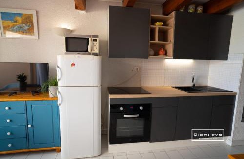 Vias Apartamento | Appartement climatisé à 100m de la plage