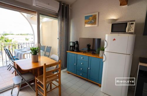 Vias Apartamento | Appartement climatisé à 100m de la plage