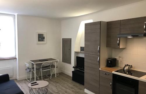Barjac Apartamento | Appartement climatisé Barjac centre ville
