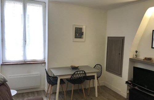 Barjac Apartamento | Appartement climatisé Barjac centre ville