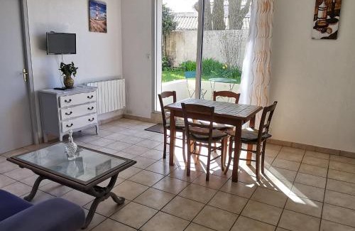 La Tranche-sur-Mer Apartamento | Appartement cosy pour 2, centre-ville, proche plage, parking privé - FR-1-357-334