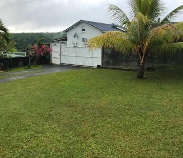 Sainte-Rose Apartamento | Appartement confort à Sainte-Rose avec piscine partagée