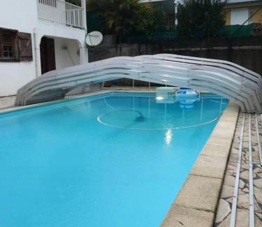 Sainte-Rose Apartamento | Appartement confort à Sainte-Rose avec piscine partagée