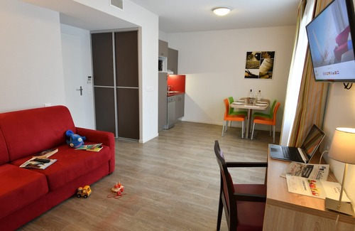 Bassins a Flot Condominio | Joli Appartement près du Coeur Historique | Cocina Privada