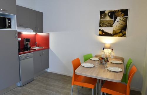 Bassins a Flot Condominio | Joli Appartement près du Coeur Historique | Cocina Privada