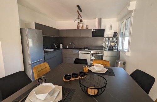 Epinal Apartamento | Appartement confortable à Épinal, 2 chambres, wifi, parking, petit chien accepté - FR-1-589-766