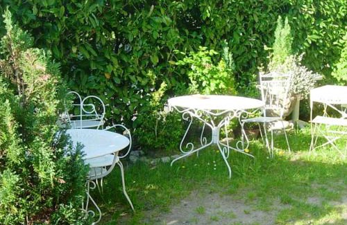 Chataigneraie Cantalienne Apartamento | Appartement confortable au cœur de Vitrac - 40 m² - Vue sur jardin